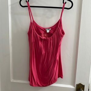 Pink tie in front tank